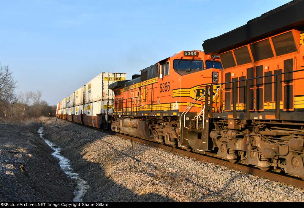 BNSF 5366 Roster shot.